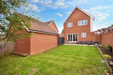 3 bedroom detached house for sale, Manor Gardens, Crofton, Wakefield