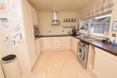 70 Sunningdale, Waltham, Grimsby, DN37 0UG