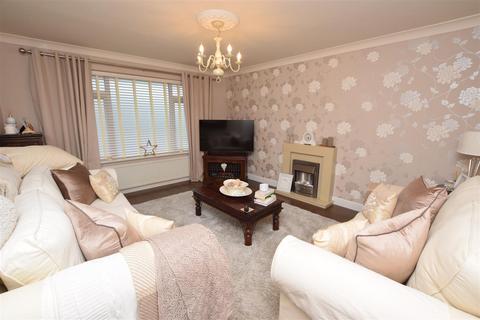 70 Sunningdale, Waltham, Grimsby, DN37 0UG