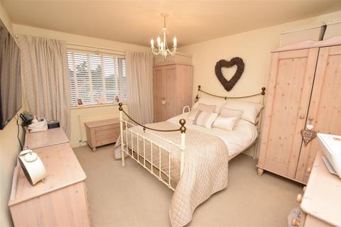 70 Sunningdale, Waltham, Grimsby, DN37 0UG