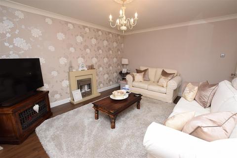 70 Sunningdale, Waltham, Grimsby, DN37 0UG