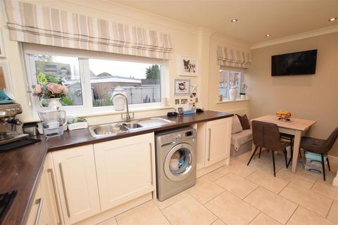 70 Sunningdale, Waltham, Grimsby, DN37 0UG