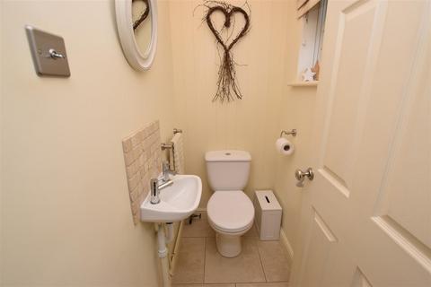 70 Sunningdale, Waltham, Grimsby, DN37 0UG