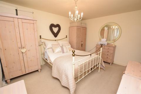 70 Sunningdale, Waltham, Grimsby, DN37 0UG