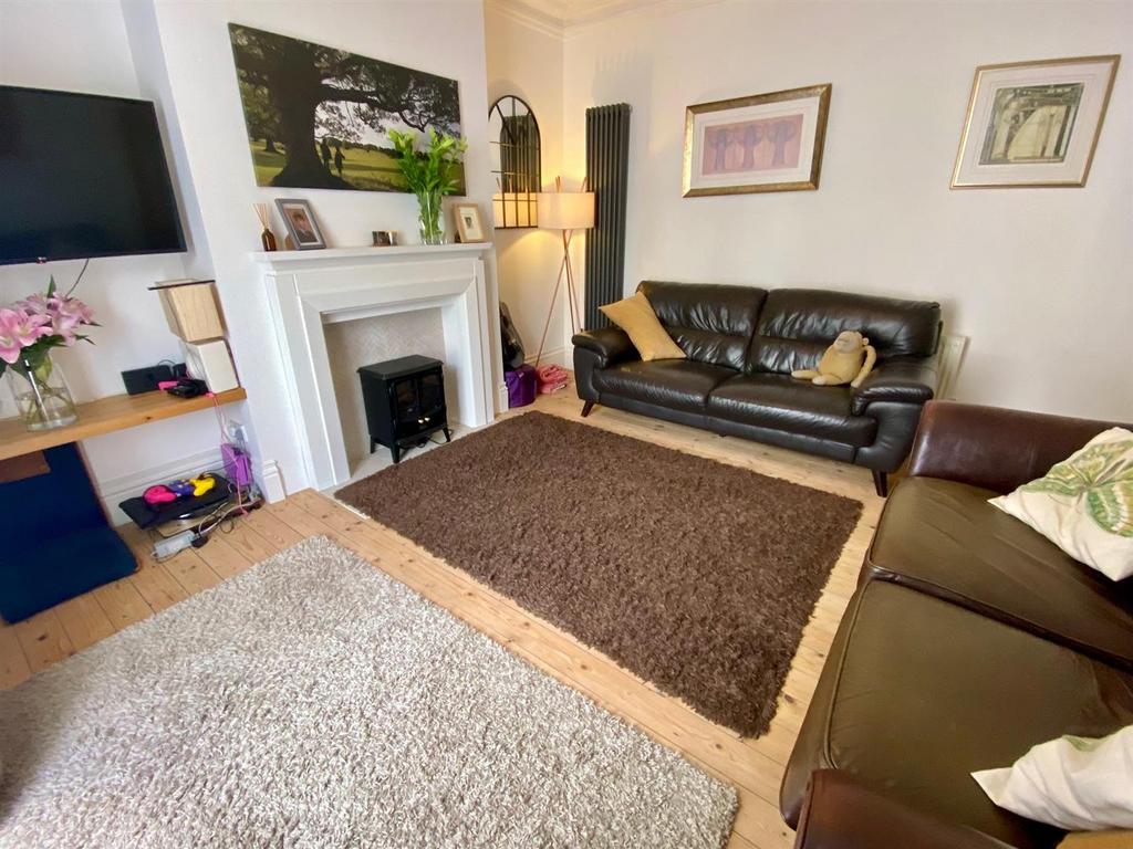 Lounge 1.jpg