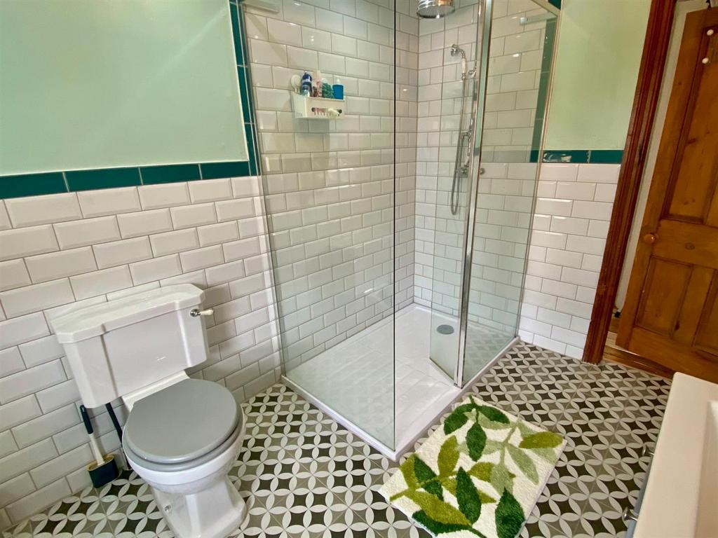 Bathroom 1.jpg