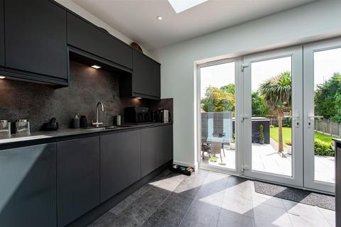 4 bedroom detached house for sale, Carlton Avenue, Broadstairs