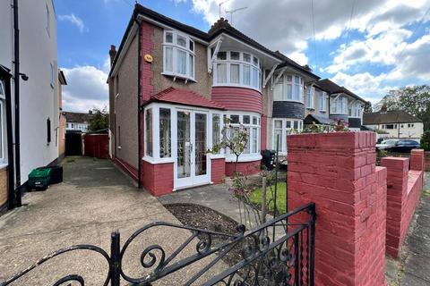 3 bedroom end of terrace house for sale, Capel Gardens, Ilford