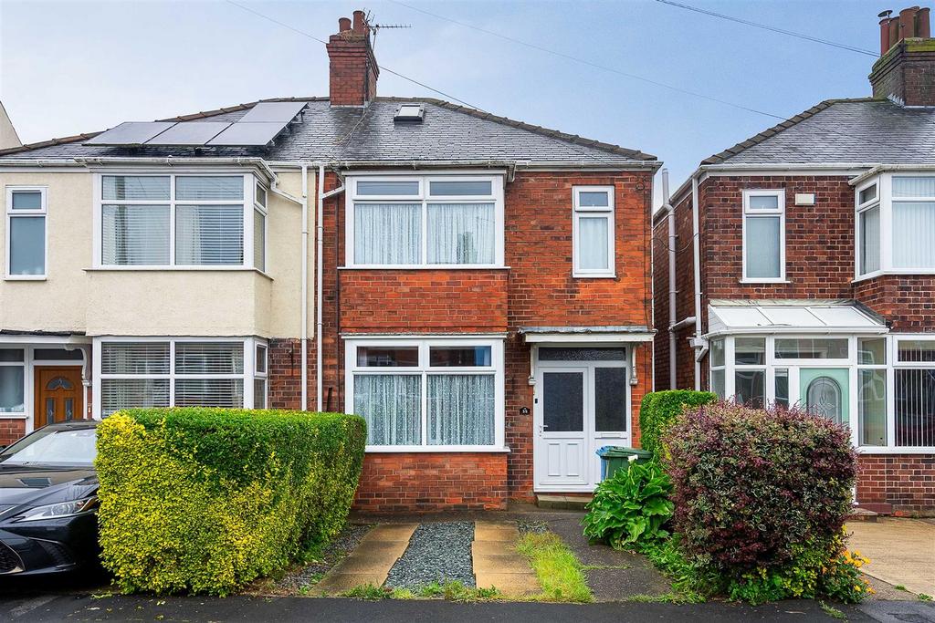 Lascelles Avenue, Withernsea 3 bed semidetached house for sale £155,000