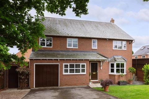 5 bedroom detached house for sale, Milne Court, Leeds LS15