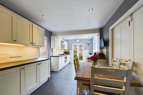 4 bedroom semi-detached house for sale, Swinbourne Gardens, Whitley Bay