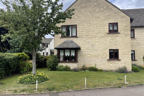 2 bedroom flat for sale, Pegasus Court, Bourton-On-The-Water, Cheltenham