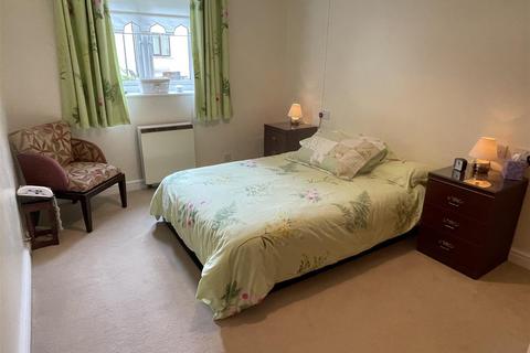 2 bedroom flat for sale, Pegasus Court, Bourton-On-The-Water, Cheltenham