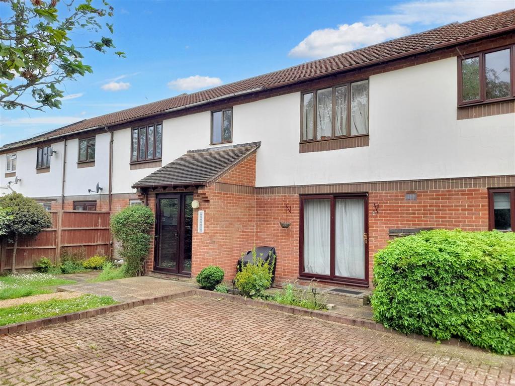 Warren Way, Barnham 1 bed flat for sale £80,000