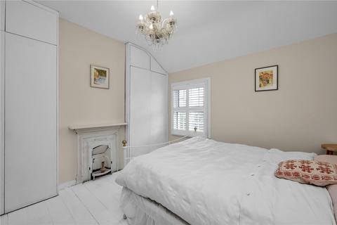 35 Spring Gardens, West Molesey, KT8 2JA