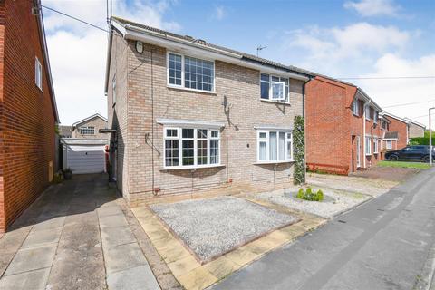 2 bedroom semi-detached house for sale, Birch Close, Hull