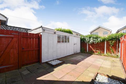2 bedroom semi-detached house for sale, Birch Close, Hull