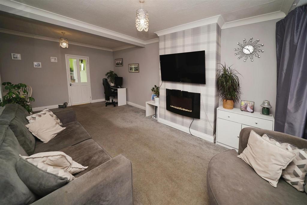 Lounge / Dining Room