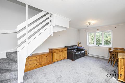 2 bedroom semi-detached house to rent, The Windsors, Buckhurst Hill
