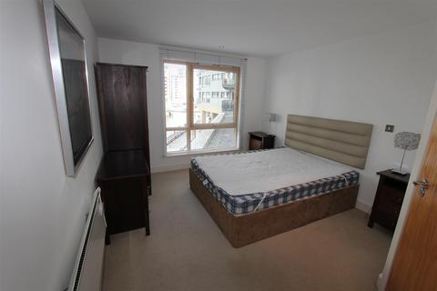 2 bedroom flat to rent, Crozier House, Leeds Dock