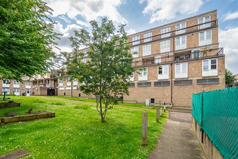 32 Nettlecombe Close, Sutton, SM2 6TR