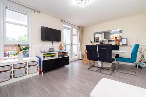 32 Nettlecombe Close, Sutton, SM2 6TR