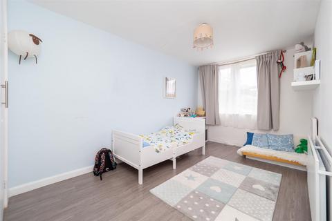 32 Nettlecombe Close, Sutton, SM2 6TR