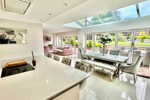 5 bedroom detached house for sale, Longaford Way, Hutton Mount, Brentwood
