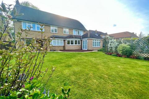 5 bedroom detached house for sale, Roundwood Grove, Hutton Mount, Brentwood