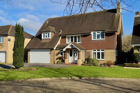 5 bedroom detached house for sale, Roundwood Grove, Hutton Mount, Brentwood