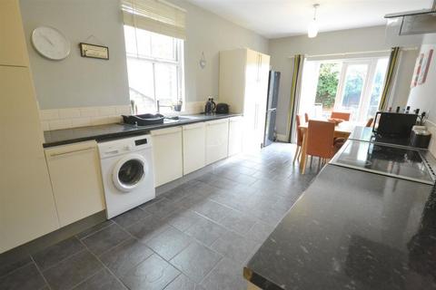3 bedroom terraced house to rent, Rutland Avenue, Leicester