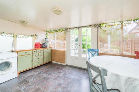 3 bedroom terraced house for sale, Benhill Road, Sutton