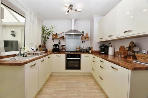 3 bedroom detached house for sale, Windsor Road, Hull