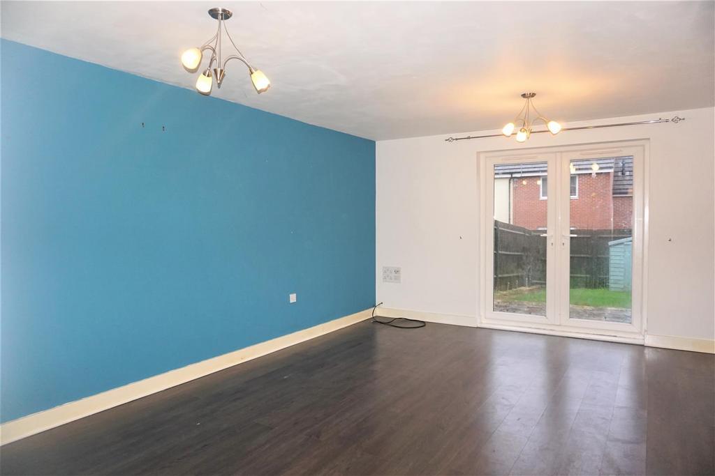 Skippetts Gardens, Basingstoke RG21 3 bed end of terrace house £1,400 pcm (£323 pw)