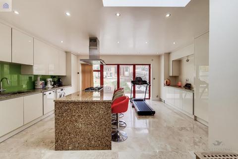 3 bedroom end of terrace house for sale, Tottenhall Road, London