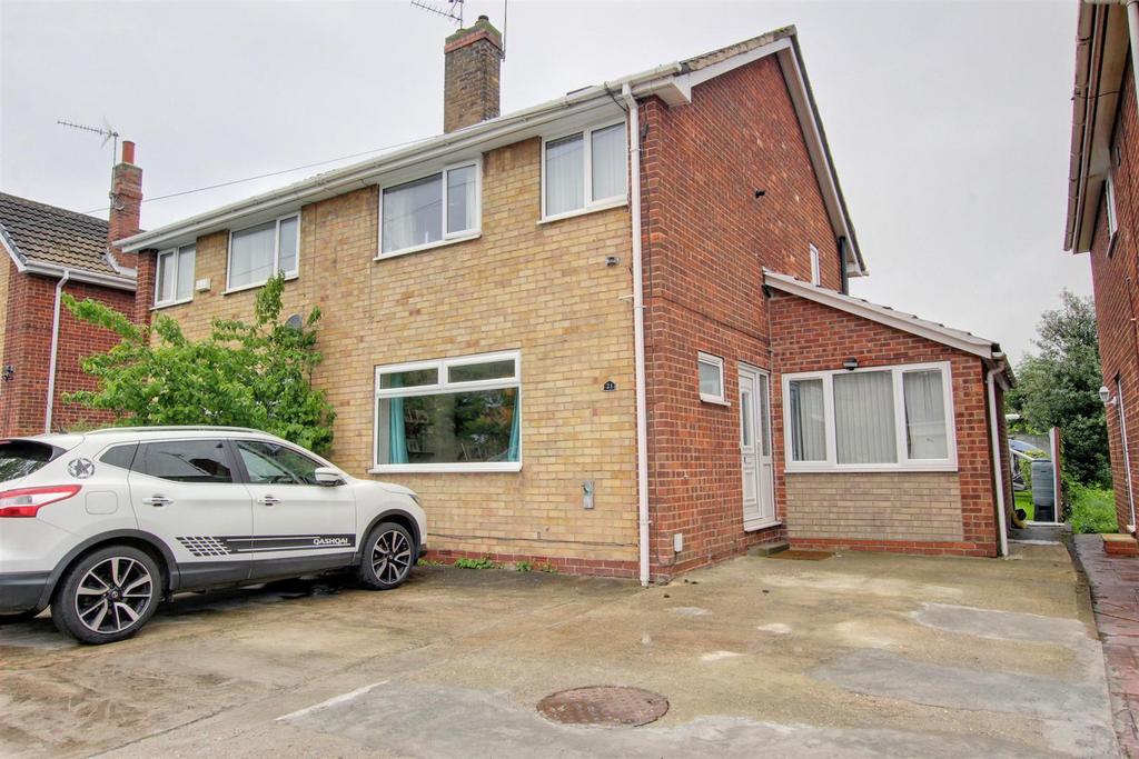 Highfield Road, Beverley 3 bed semidetached house for sale £243,000