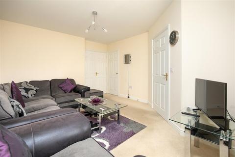 3 bedroom end of terrace house for sale, Thestfield Drive, Staverton