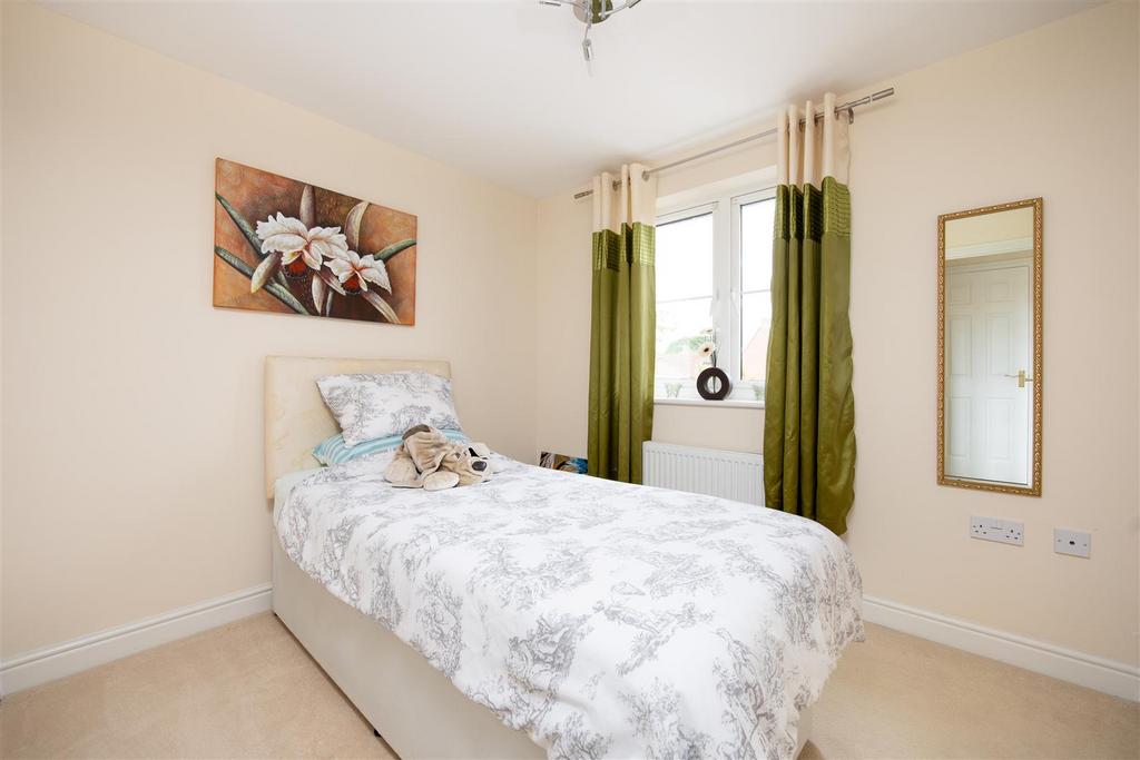 75 Thestfield Drive Trowbridge BA14 8 TT (10).jpg