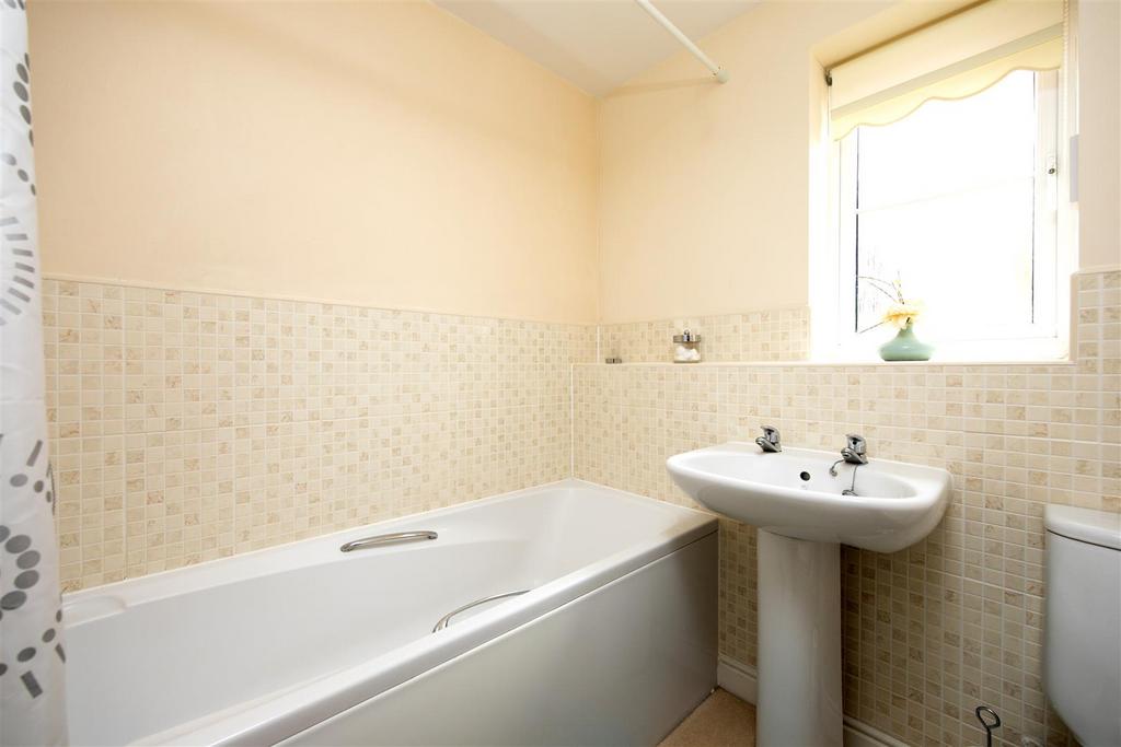 75 Thestfield Drive Trowbridge BA14 8 TT (11).jpg