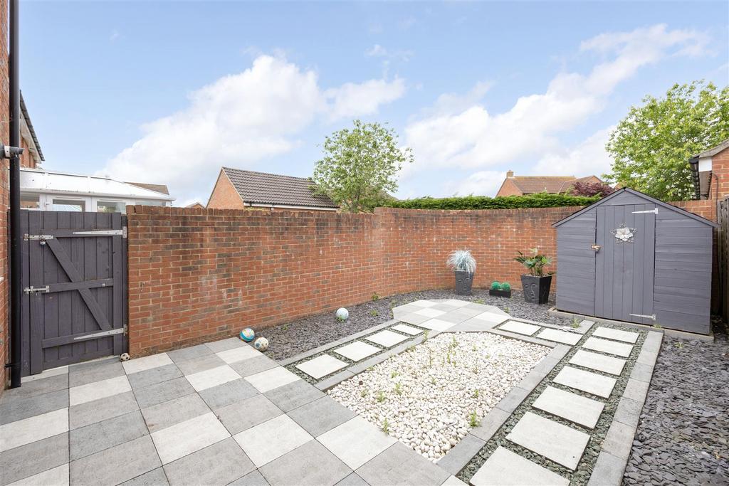 75 Thestfield Drive Trowbridge BA14 8 TT (15).jpg