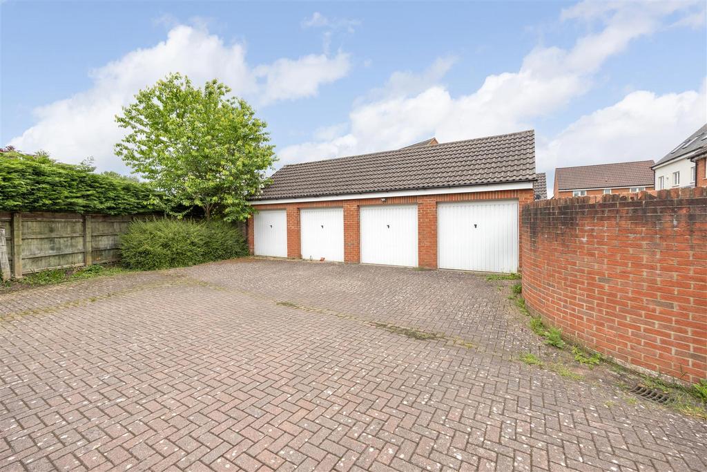 75 Thestfield Drive Trowbridge BA14 8 TT (18).jpg