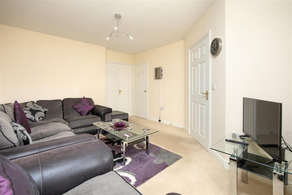 75 Thestfield Drive Trowbridge BA14 8 TT (5).jpg