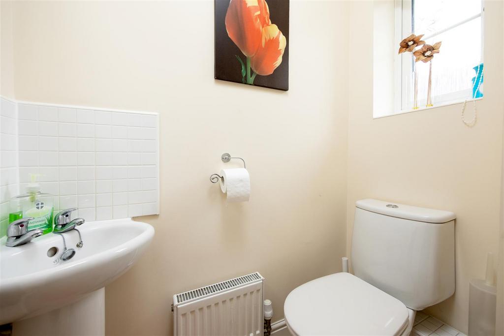 75 Thestfield Drive Trowbridge BA14 8 TT (2).jpg