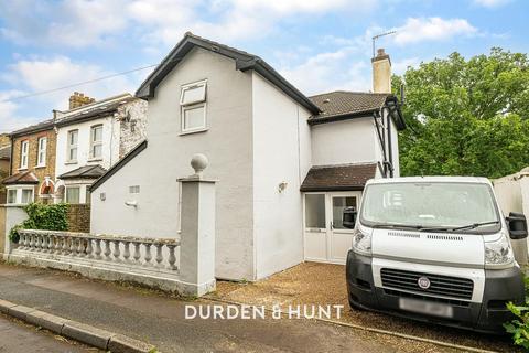 undefined, West Grove, Woodford, IG8