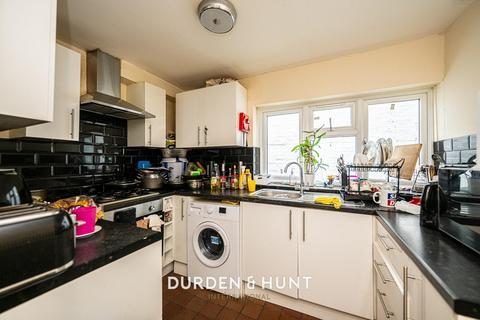 undefined, West Grove, Woodford, IG8