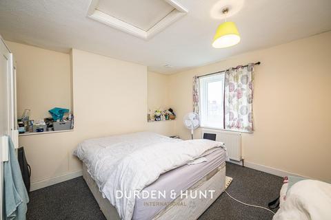 undefined, West Grove, Woodford, IG8