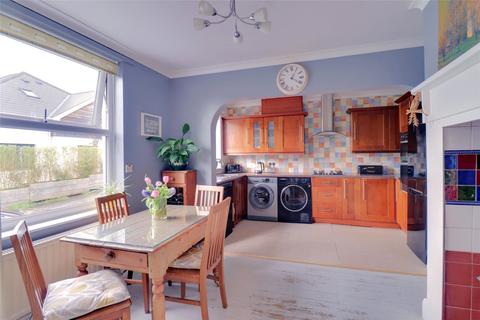 4 bedroom bungalow to rent, Willand Road, Braunton, Devon, EX33