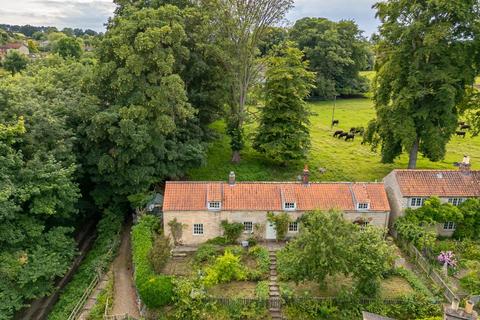 4 bedroom cottage for sale, Water Lane, Huttons Ambo, York