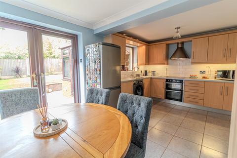 11 Ganton Close, Nottingham, NG3 3ET