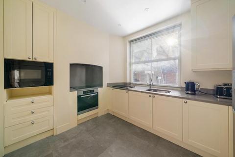 3 bedroom flat to rent, Albany Mansions, London SW11